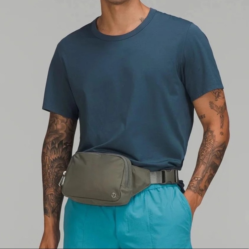 NWT LULULEMON EVERYWHERE BELT BAG - Picture 11 of 15